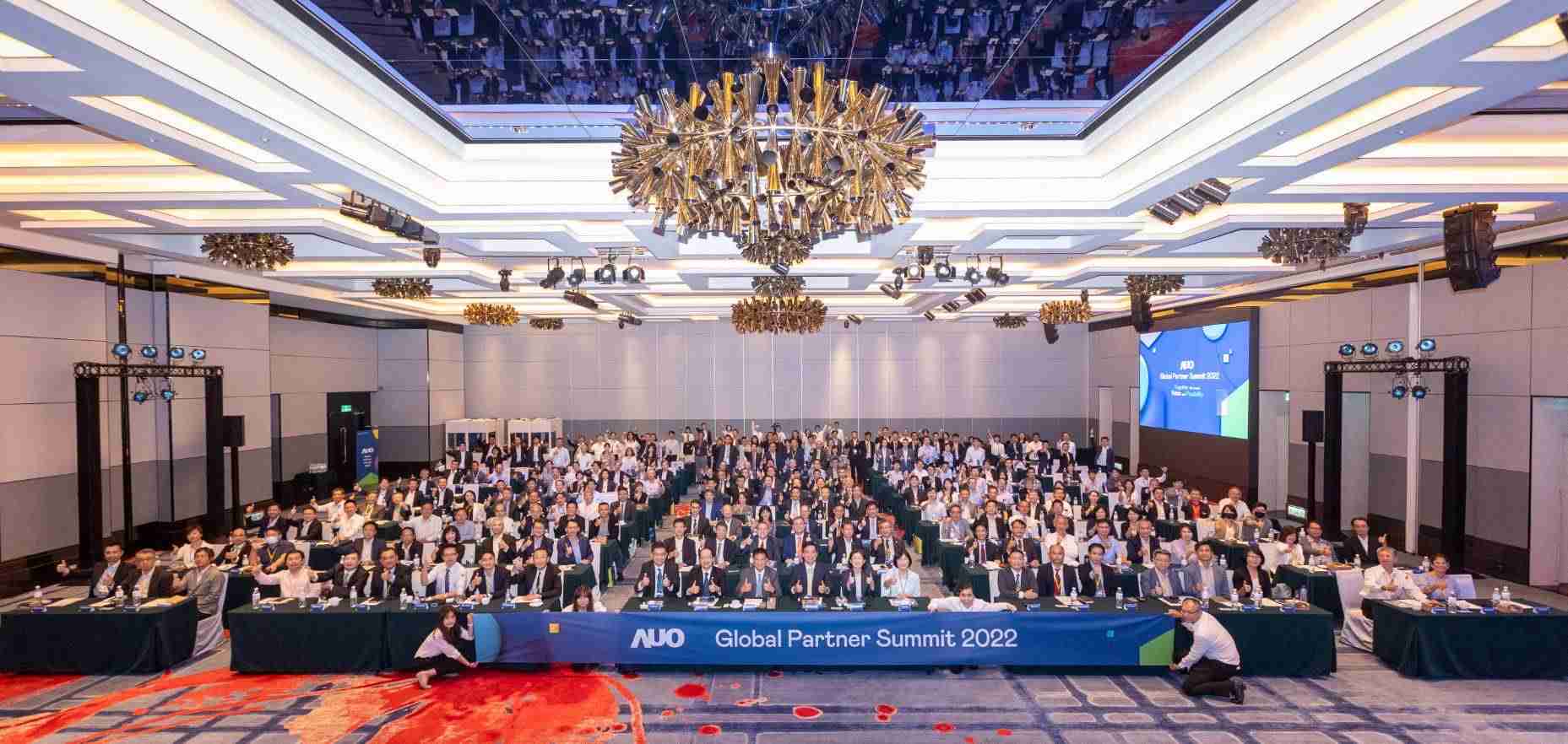 友達推動「安心、、、創新、、用心、、、同心、、盡心」五星職旅，，，，為菲籍員工打造全方位照護，，，首度贏得「人權實踐與發展領袖獎」殊榮