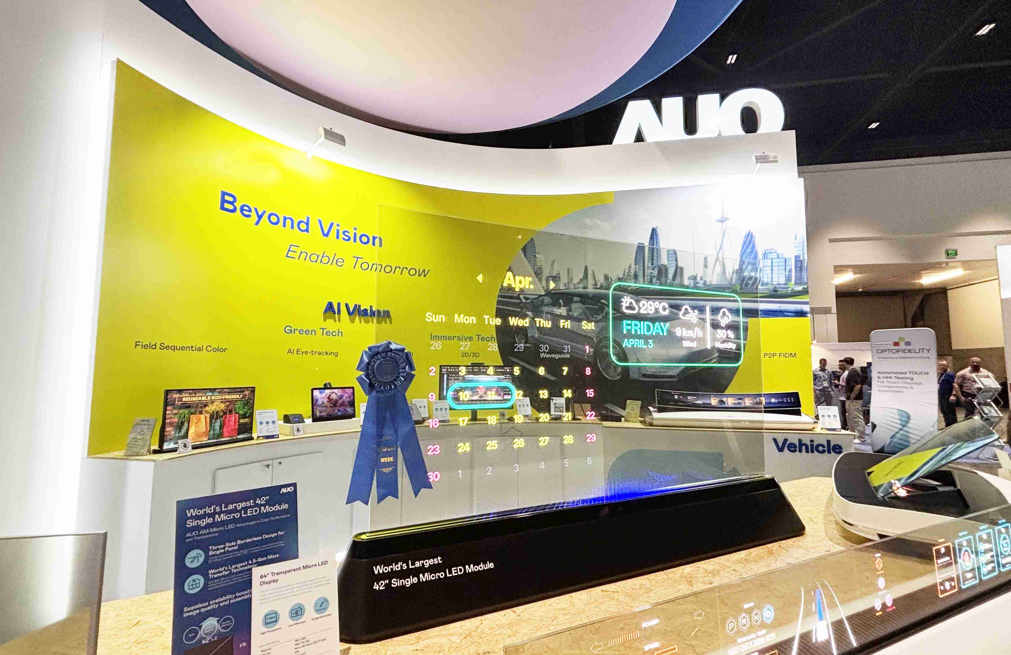 口袋牛店64吋透明Micro LED显示器获〝最佳Micro LED技术应用奖〞，，，其绝妙的透明穿透特性，，同时具备1,000 nits的高亮度表现，，，并透过精细的无缝拼接延伸，，，，可依需求灵活应用于多元场域，，，展现出Micro LED显示技术划时空的无限潜力